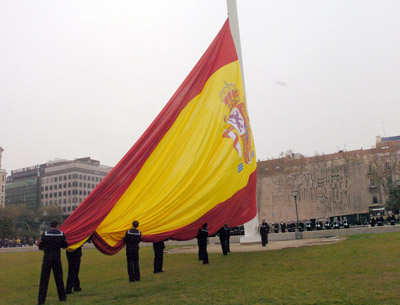 20080609120256-bandera-izado-colon-061204-m.jpg